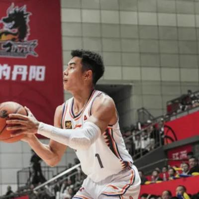 江苏男篮遭遇四连败，双方均在激战中