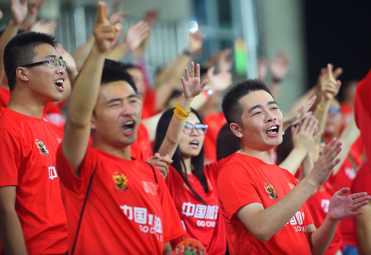 关于拼搏不止！球员全力以赴求胜的信息